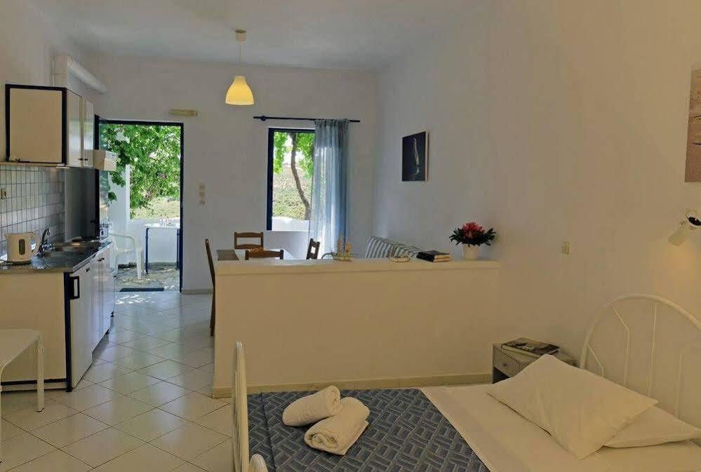 Spanos Apartments Áyios Pétros エクステリア 写真